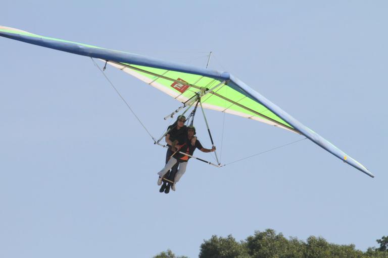 Roberto Justus durante voo de asa-delta no Rio de Janeiro