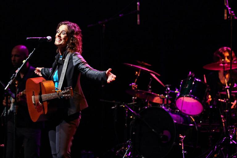 Zélia Duncan abre show de Dinho Ouro Preto em São Paulo