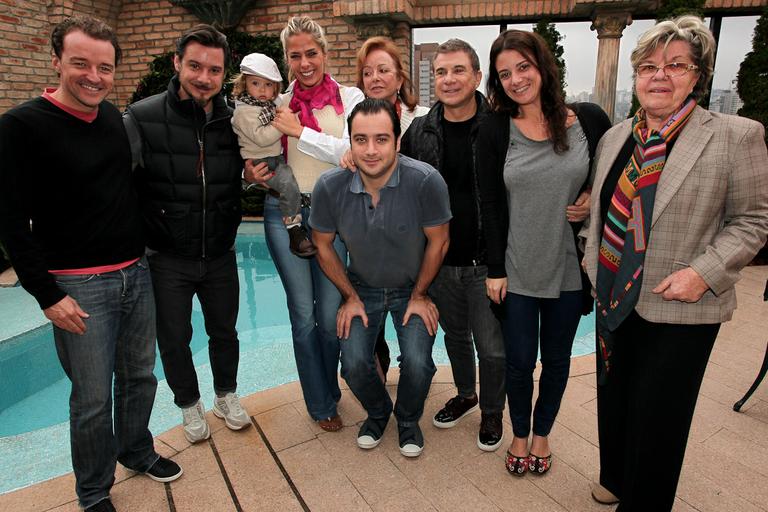 Adriane Galisteu com a família