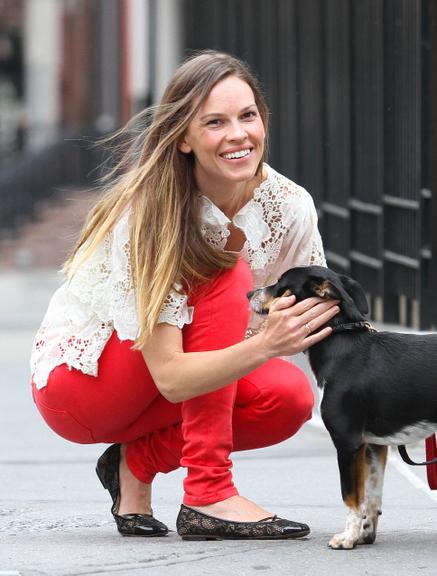 Hilary Swank com seus cães em Nova York