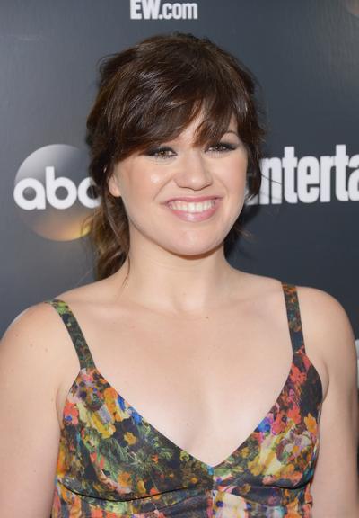 Vencedora do primeiro American Idol, a cantora Kelly Clarkson vai estrear como jurada no novo reality Duets