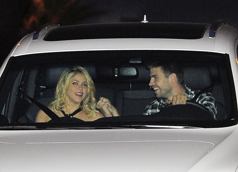 Shakira e Gerard Piqué: carinhos e sorrisos em flagra em Barcelona