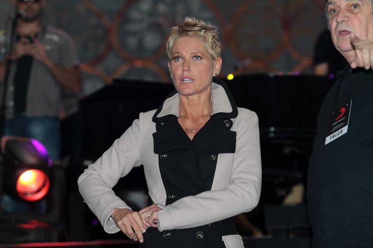 Xuxa ensaia para sua participação no DVD 'Ágape'