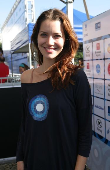 Nathalia Dill em corrida contra o câncer