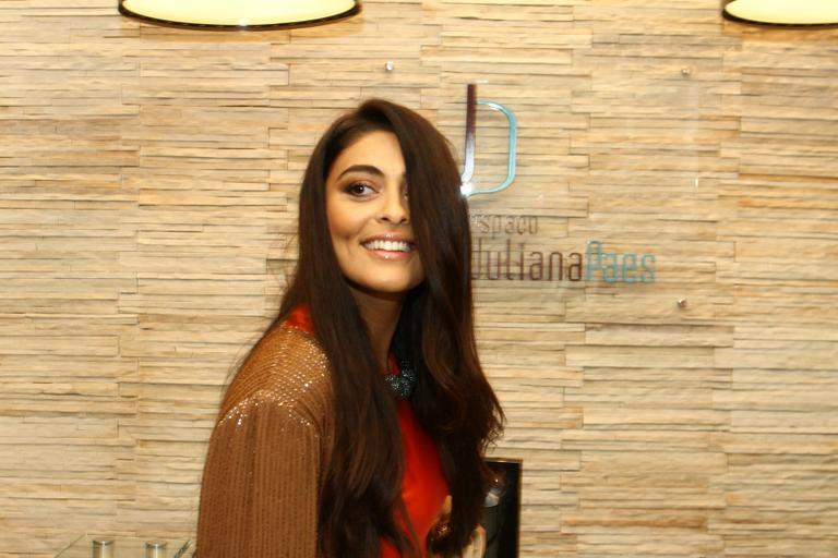 Juliana Paes inaugura filial de salão de beleza em Angra dos Reis