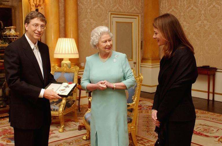 Celebridades com a Rainha Elizabeth II