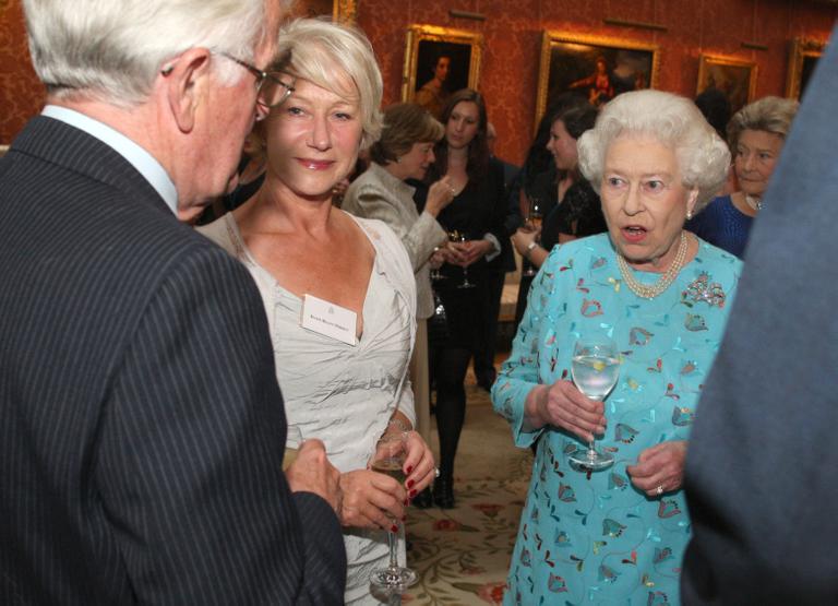 Celebridades com a Rainha Elizabeth II