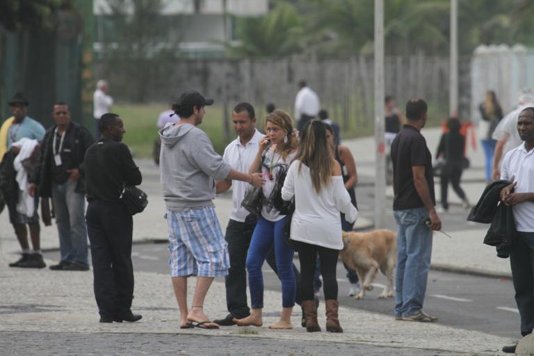 Leandra Leal grava cenas para a novela ‘Cheias de Charme’ em praia do Rio de Janeiro