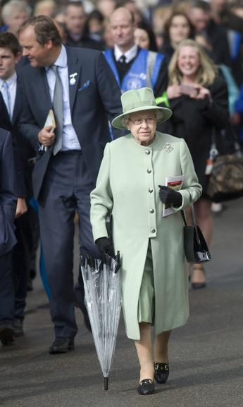 Os looks coloridos da Rainha Elizabeth II