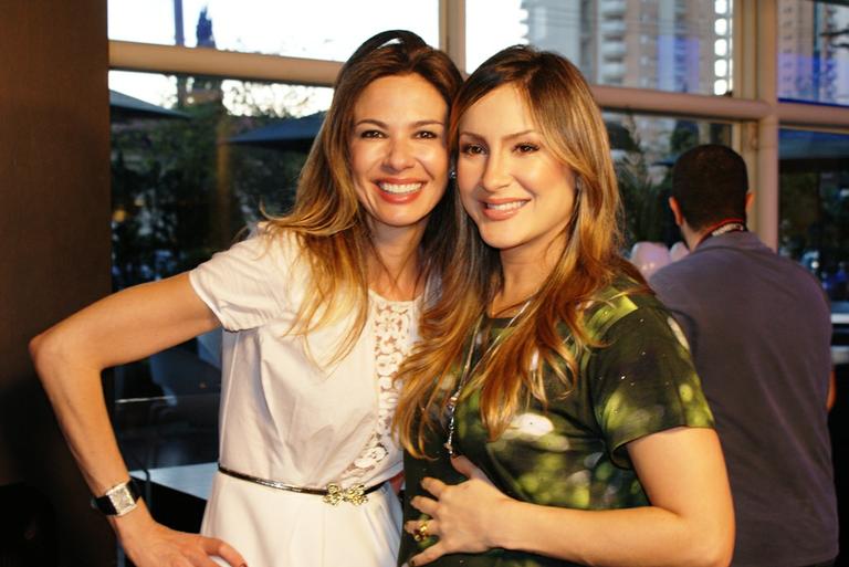 Claudia Leitte visita Luciana Gimenez