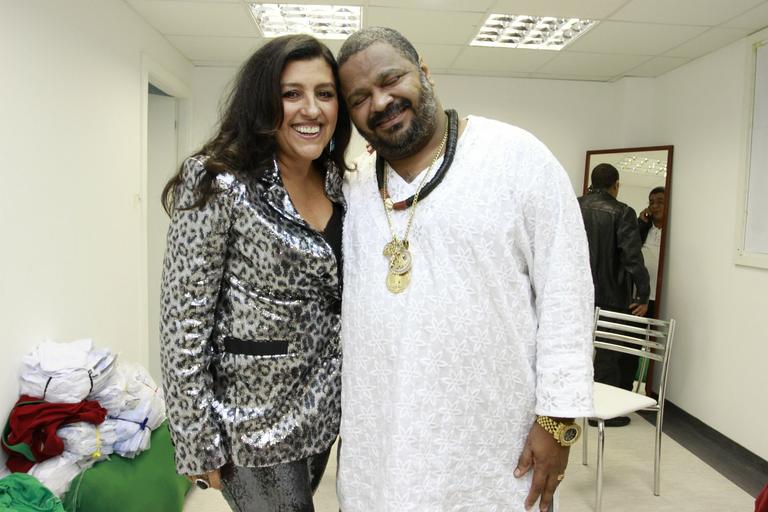 Regina Casé com o amigo Arlindo Cruz