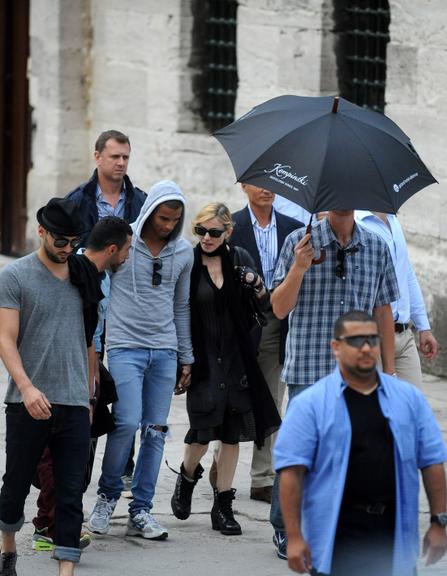 Madonna e Brahim Zaibat passeiam por Istambul