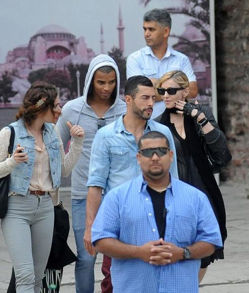 Madonna e Brahim Zaibat passeiam por Istambul