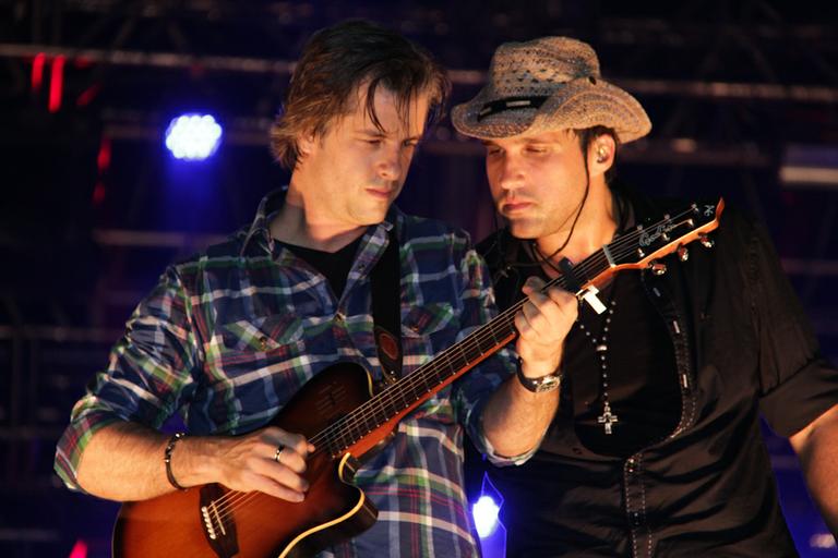 Victor e Léo se apresentam na Festa do Peão de Americana