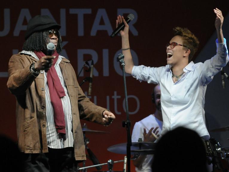 Milton Nascimento e Maria Gadú emocionam em encontro no palco