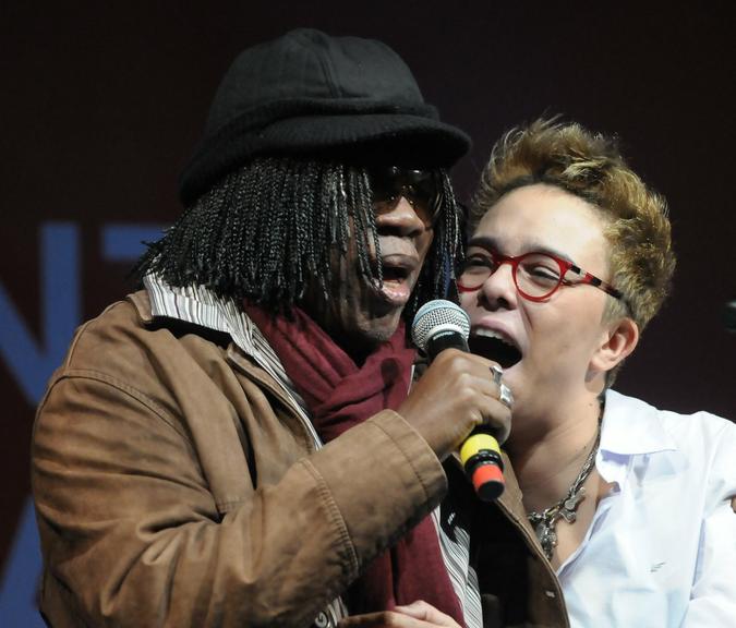 Milton Nascimento e Maria Gadú emocionam em encontro no palco