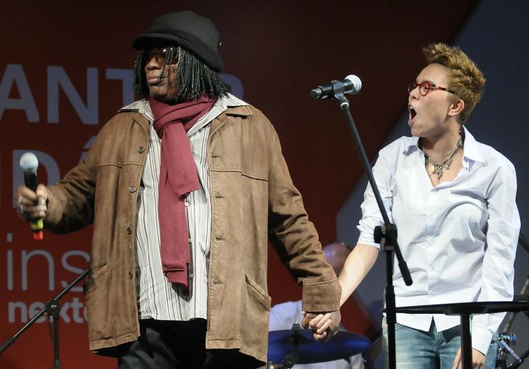 Milton Nascimento e Maria Gadú emocionam em encontro no palco