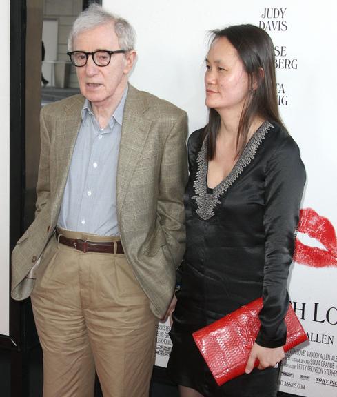 O cineasta Woody Allen e a mulher Soon Yi Previn