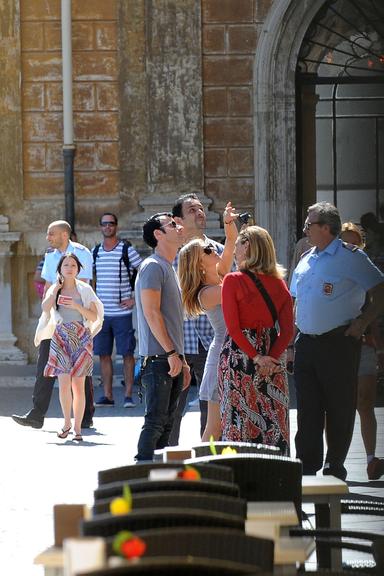 Jennifer Aniston e Justin Theroux curtem a cidade de Roma, na Itália