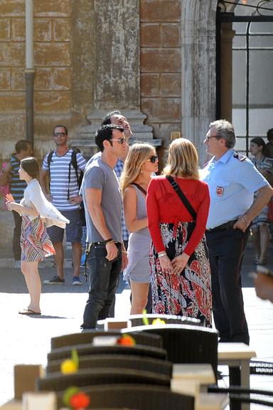 Jennifer Aniston e Justin Theroux curtem a cidade de Roma, na Itália