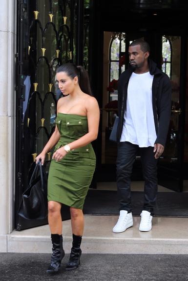 Kim Kardashian e Kanye West curtem a cidade de Paris, na França