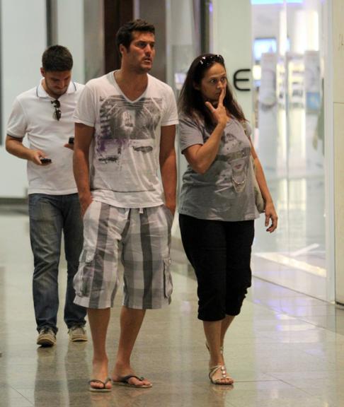 Julio Cesar em um shopping no Rio de Janeiro