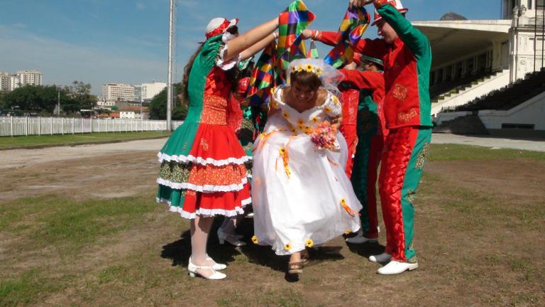 Geovanna Tominaga nos preparativos para o Arraial da Providência 2012