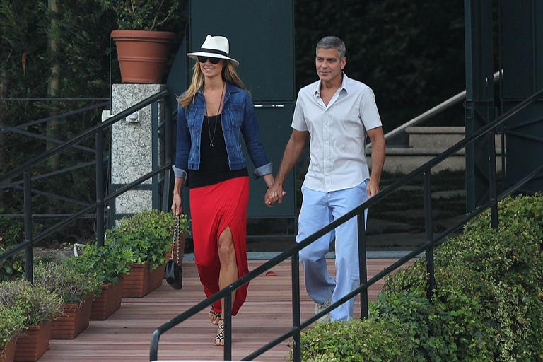 George Clooney passeia com a amada Stacy Keibler na Itália