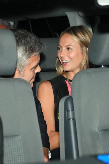 George Clooney passeia com a amada Stacy Keibler na Itália