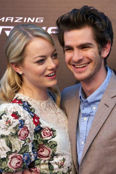 Emma Stone e Andrew Garfield mostram sintonia no red carpet de 'O Espetacular Homem-Aranha'