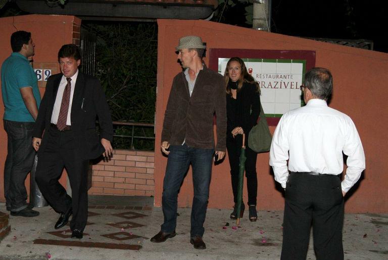 Edward Norton janta com sua esposa em Santa Teresa, no Rio de Janeiro