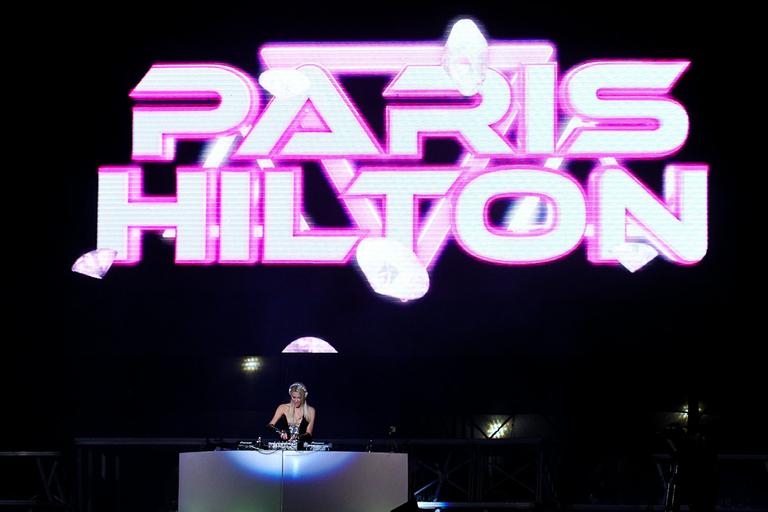 Paris Hilton encerra Pop Music Festival em São Paulo