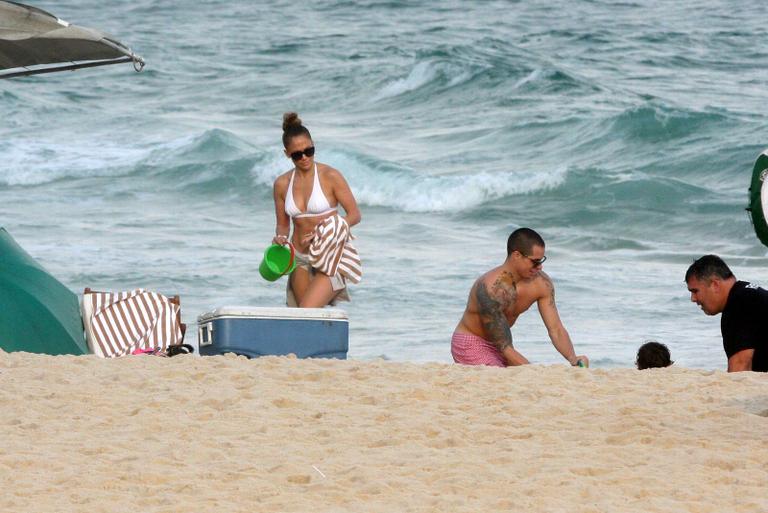 Jennifer Lopez e Casper Smart na praia de Ipanema, Rio de Janeiro