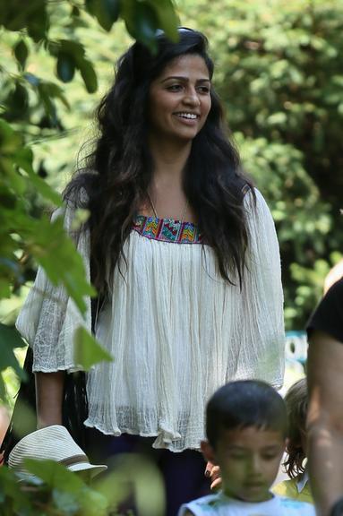 Camila Alves passeia com Levi e Vida pelo Central Park