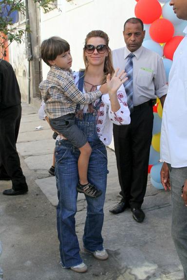 Carolina Dieckmann com o filho José