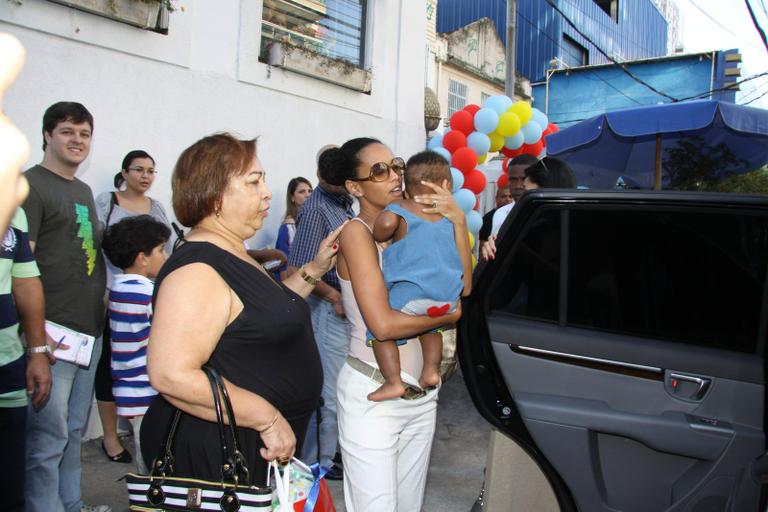 Taís Araújo com o filho João Vicente