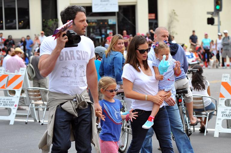 Jennifer Garner e Ben Affleck com as filhas Violet e Seraphina