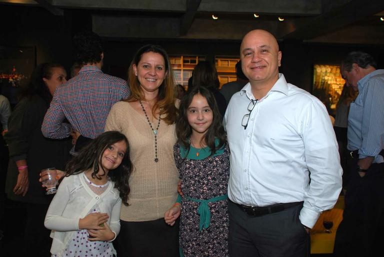 Luiza, Mariela, Julia e Roberto Vidal 