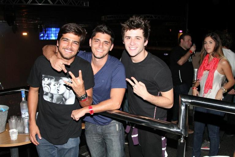 Bernardo Mesquita, Gil Coelho e Bruno Gissoni