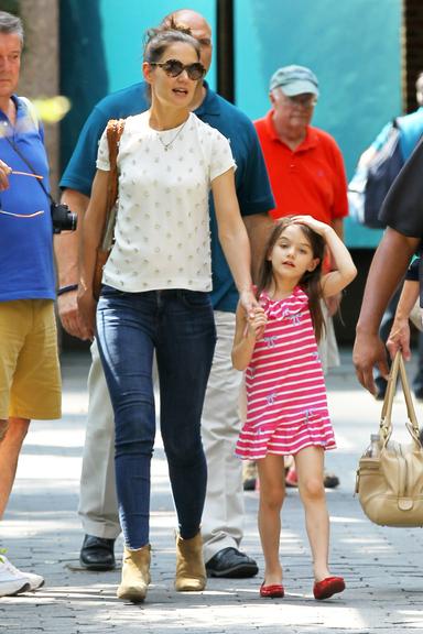 Suri e Katie Holmes se divertem no zoológico de Nova York