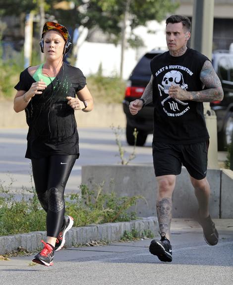 Pink e Carey Hart se exercitam por Nova York, Estados Unidos