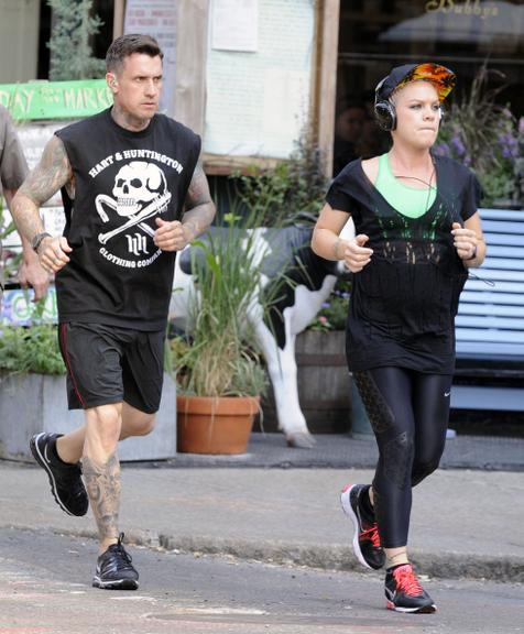 Pink e Carey Hart se exercitam por Nova York, Estados Unidos