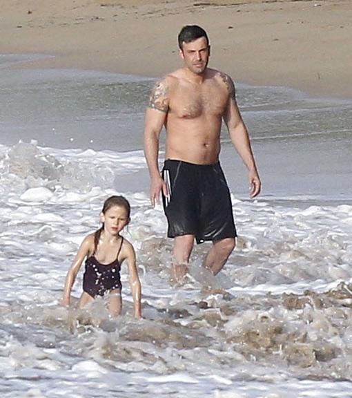 Jennifer Garner e Ben Affleck levam filhos a praia em Porto Rico