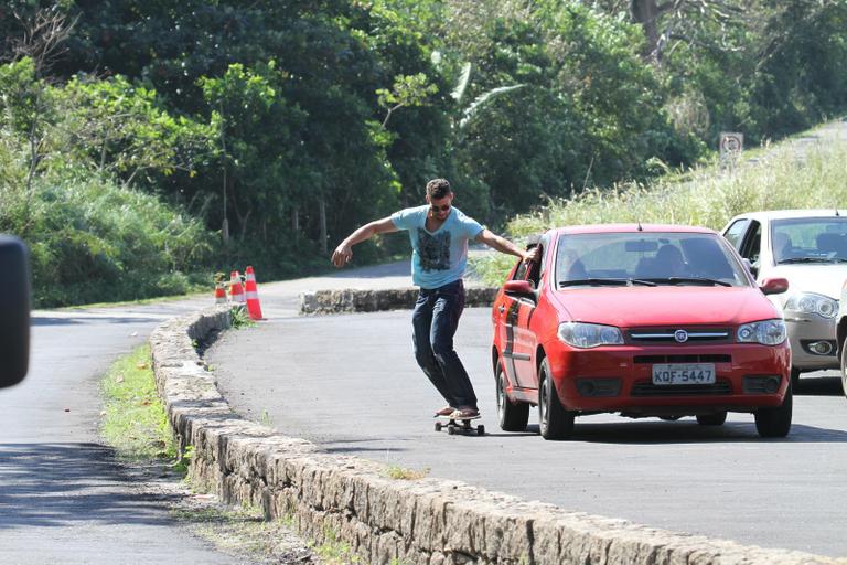 Cauã Reymond no intervalo das gravações de 'Avenida Brasil'