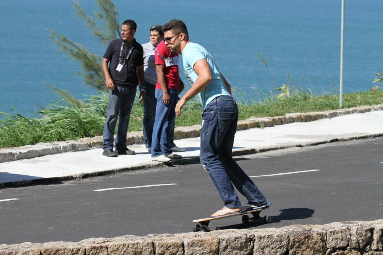 Cauã Reymond no intervalo das gravações de 'Avenida Brasil'