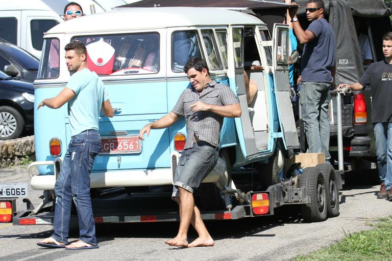 Cauã Reymond e Juliano Cazarré nas gravações de 'Avenida Brasil'