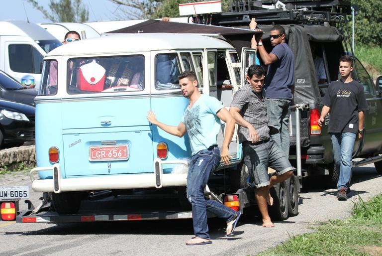 Cauã Reymond e Juliano Cazarré nas gravações de 'Avenida Brasil'