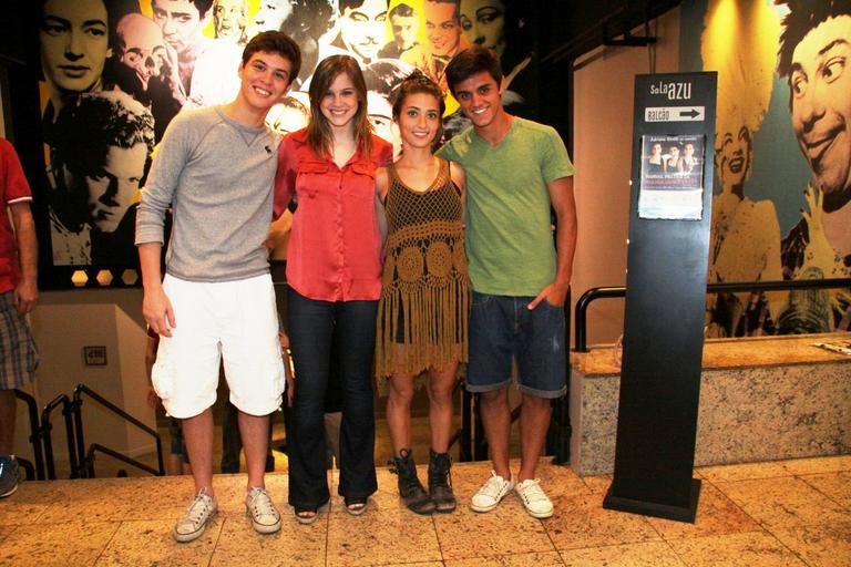 João Vithor Oliveira, Alice Wegmann, Julia Oristanio e Felipe Simas