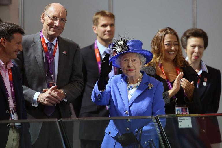 Elizabeth II no centro aquático da Olimpíada de Londres