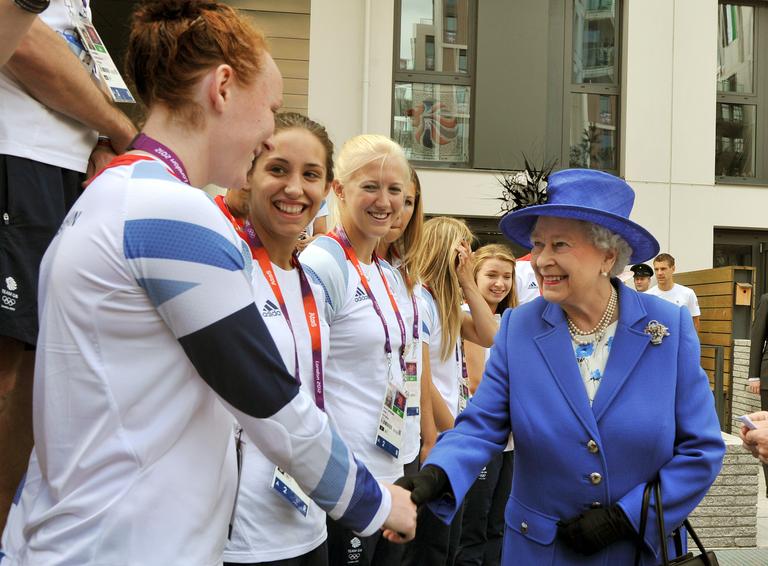 Elizabeth II no centro aquático da Olimpíada de Londres